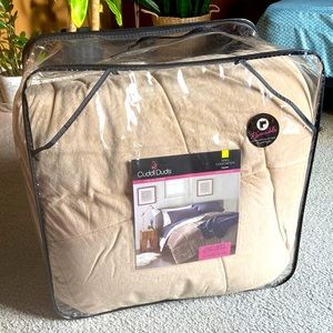 Cuddl Duds - King Reversible Comforter - Khaki Colored